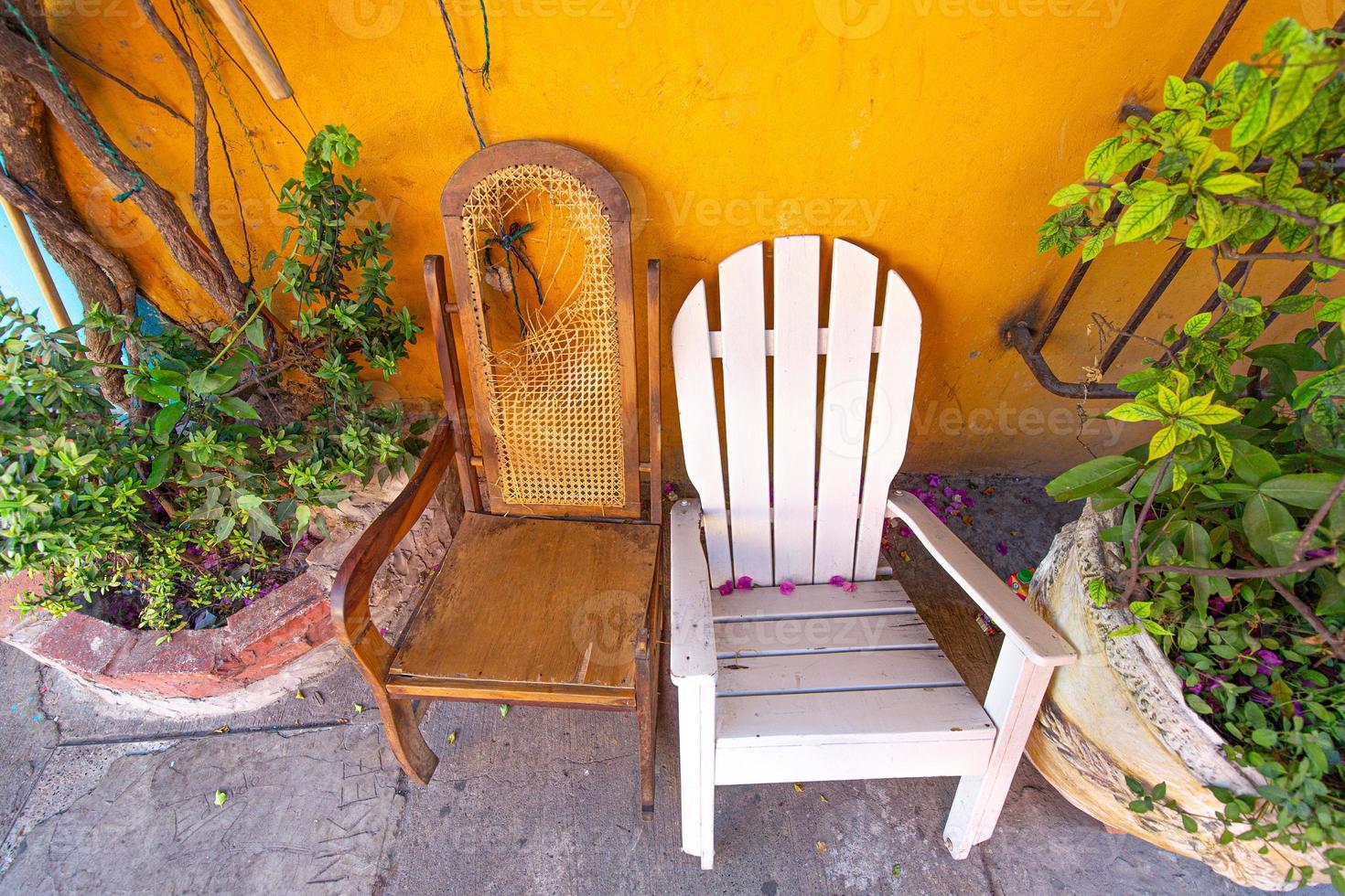 colombia, pittoresche strade colorate di cartagena nello storico quartiere di getsemani vicino alla città murata foto