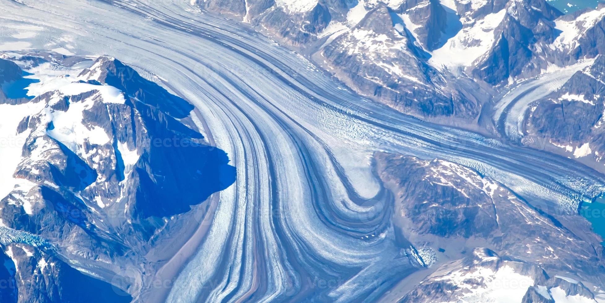 vista aerea dei ghiacciai e degli iceberg scenici della Groenlandia foto