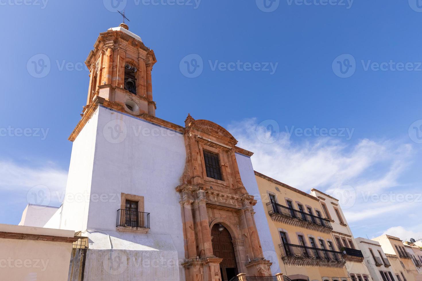 colorate strade della città vecchia nel centro storico di zacatecas vicino alla cattedrale centrale. è una popolare destinazione turistica messicana foto