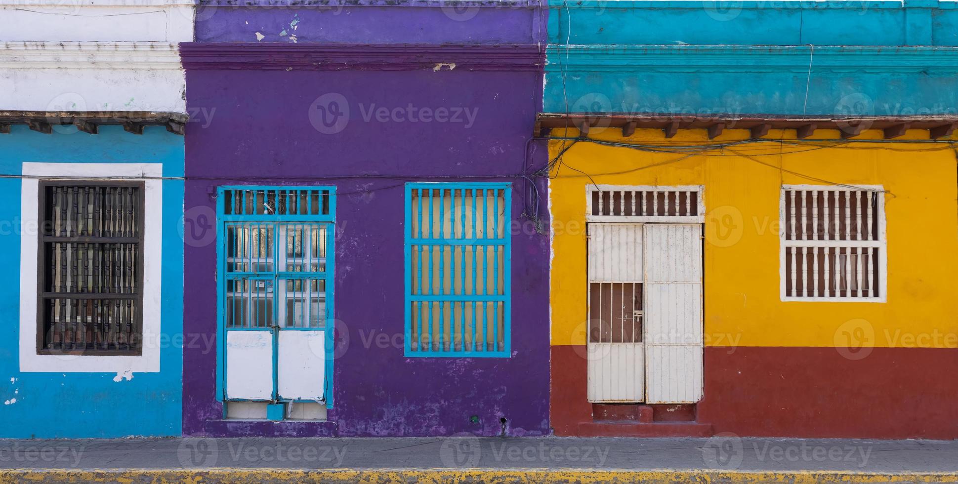 veracruz, strade colorate e case coloniali nel centro storico della città, una delle principali attrazioni turistiche della città foto