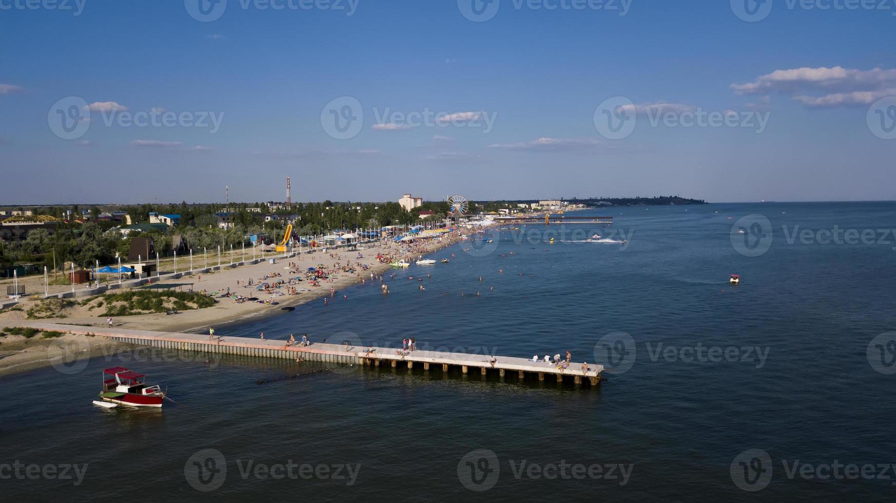 spiaggia sul mar nero fotografia aerea con un drone foto