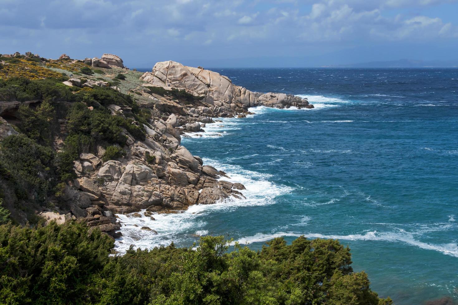 la costa a capo testa sardegna foto