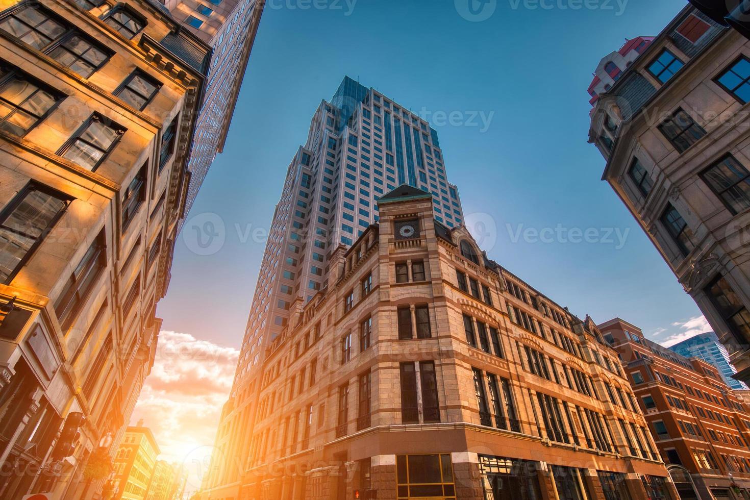 distretto finanziario del centro di boston e skyline della città foto