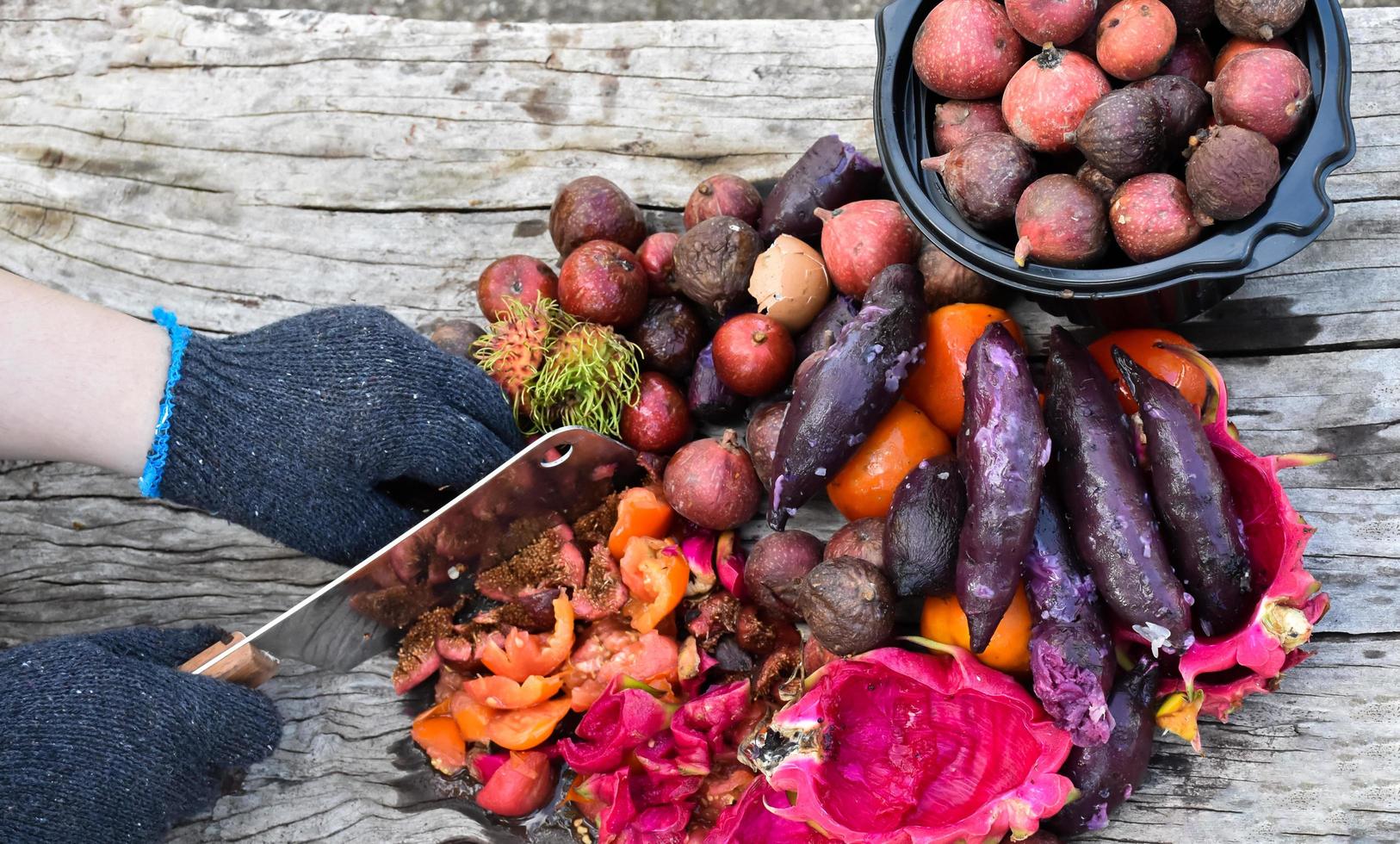 rifiuti della cucina per fare il compostaggio a casa. foto