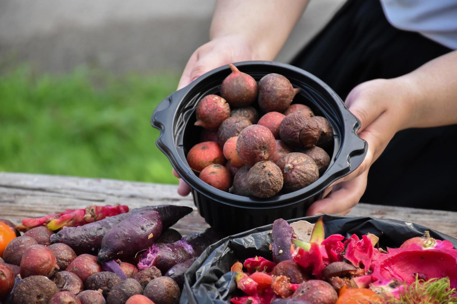 rifiuti della cucina per fare il compostaggio a casa. foto