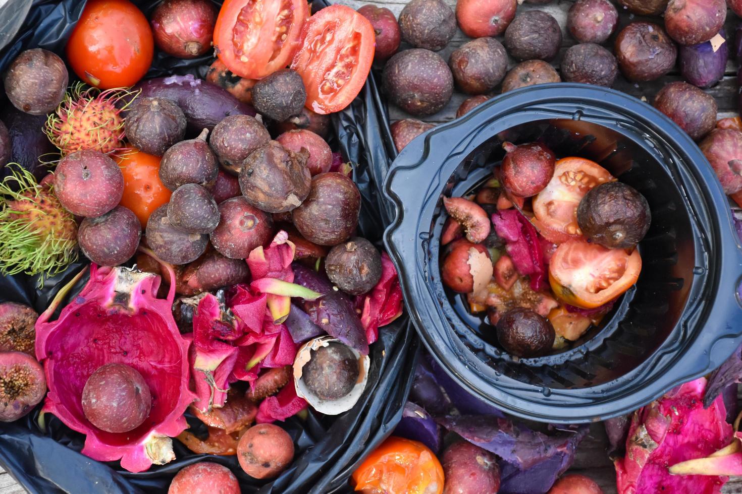 rifiuti della cucina per fare il compostaggio a casa. foto