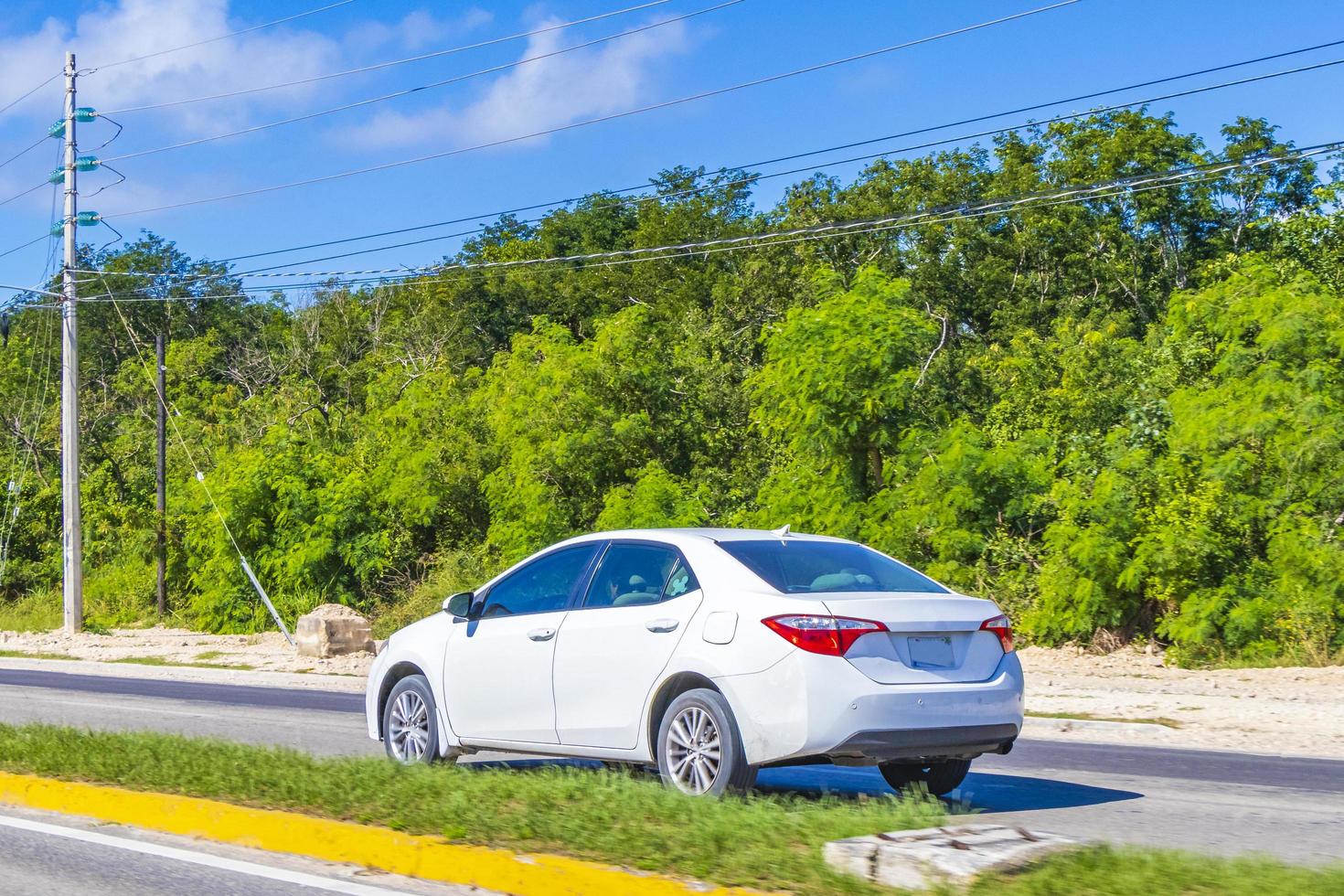 strada tipica e paesaggio urbano di playa del carmen messico. foto