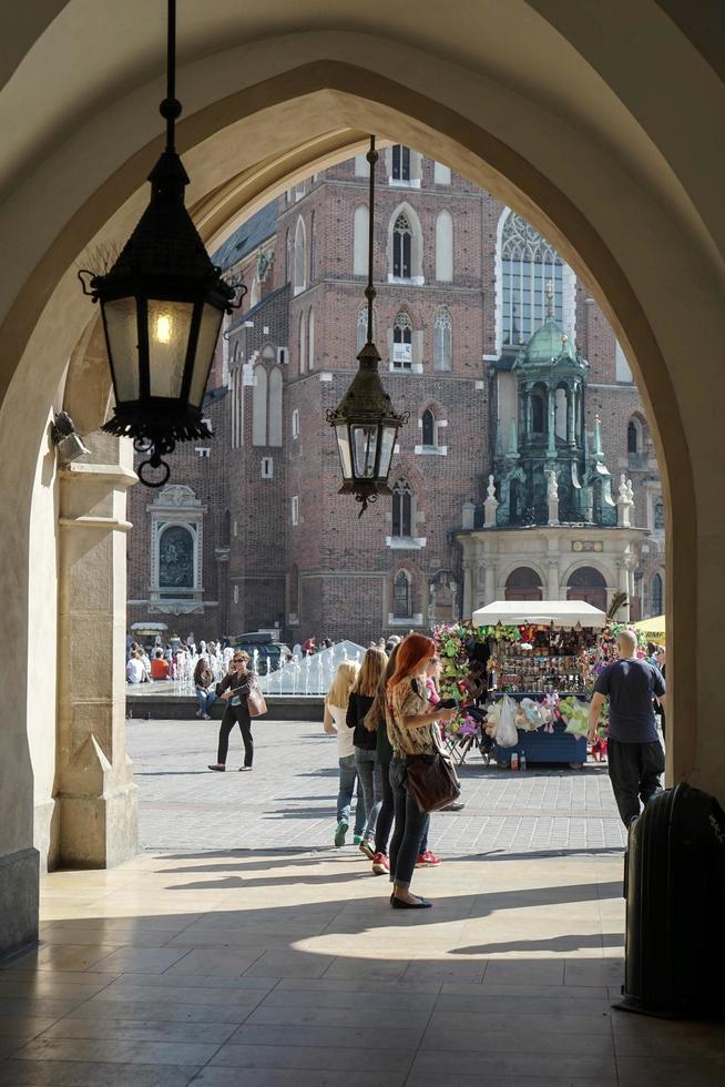 Cracovia, Polonia, 2014. Vista della piazza del mercato dalla sala dei panni foto