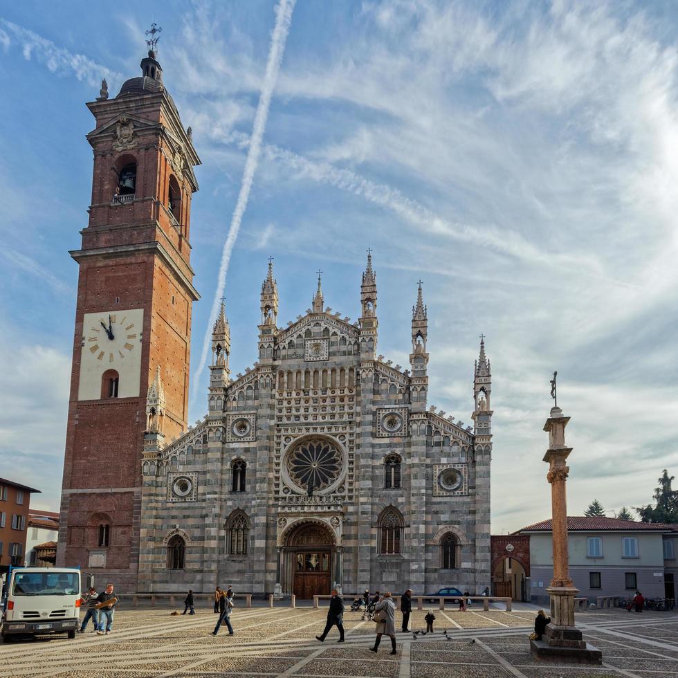 monza, italia, 2010. veduta esterna della cattedrale foto