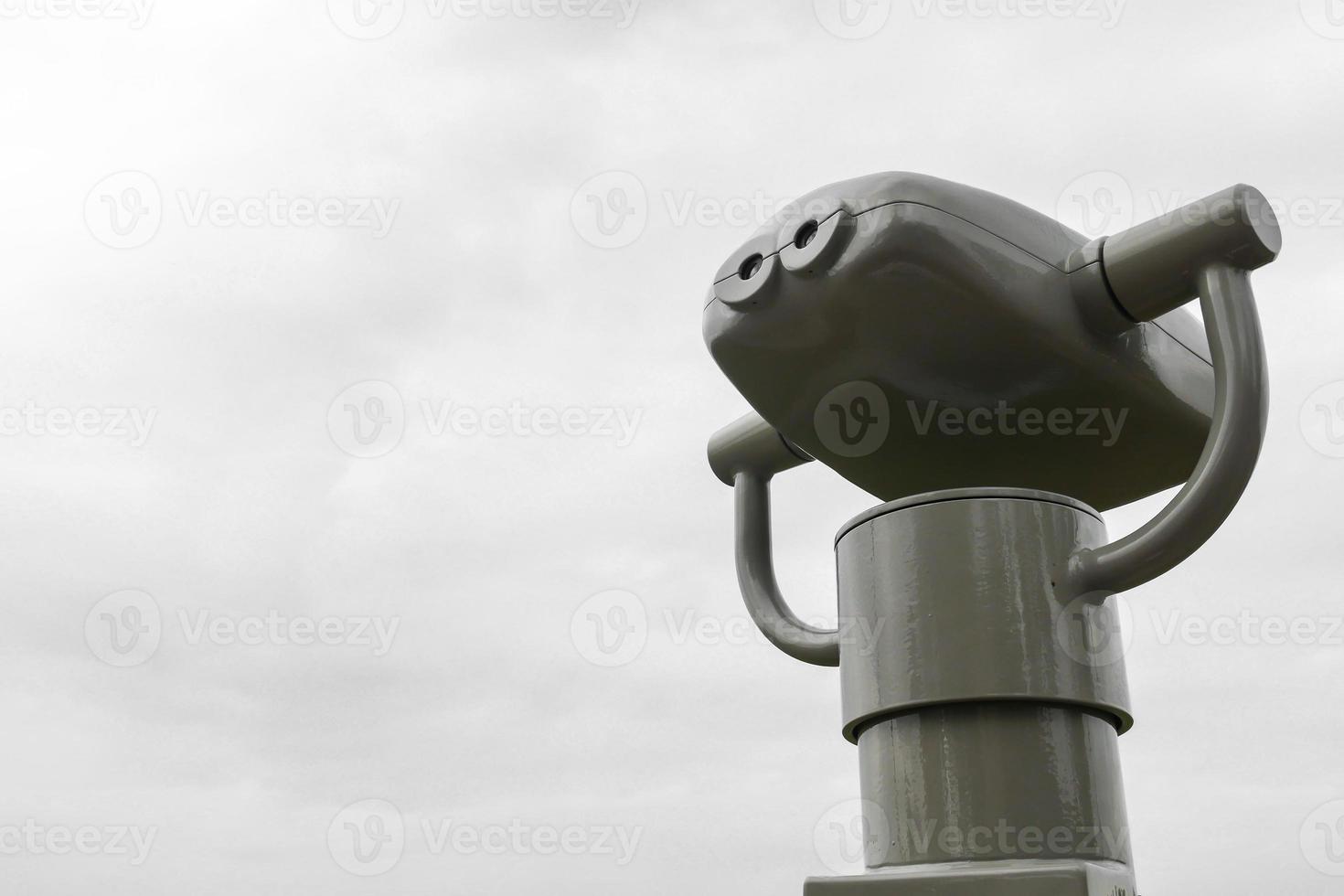 binocolo sul ponte di osservazione foto