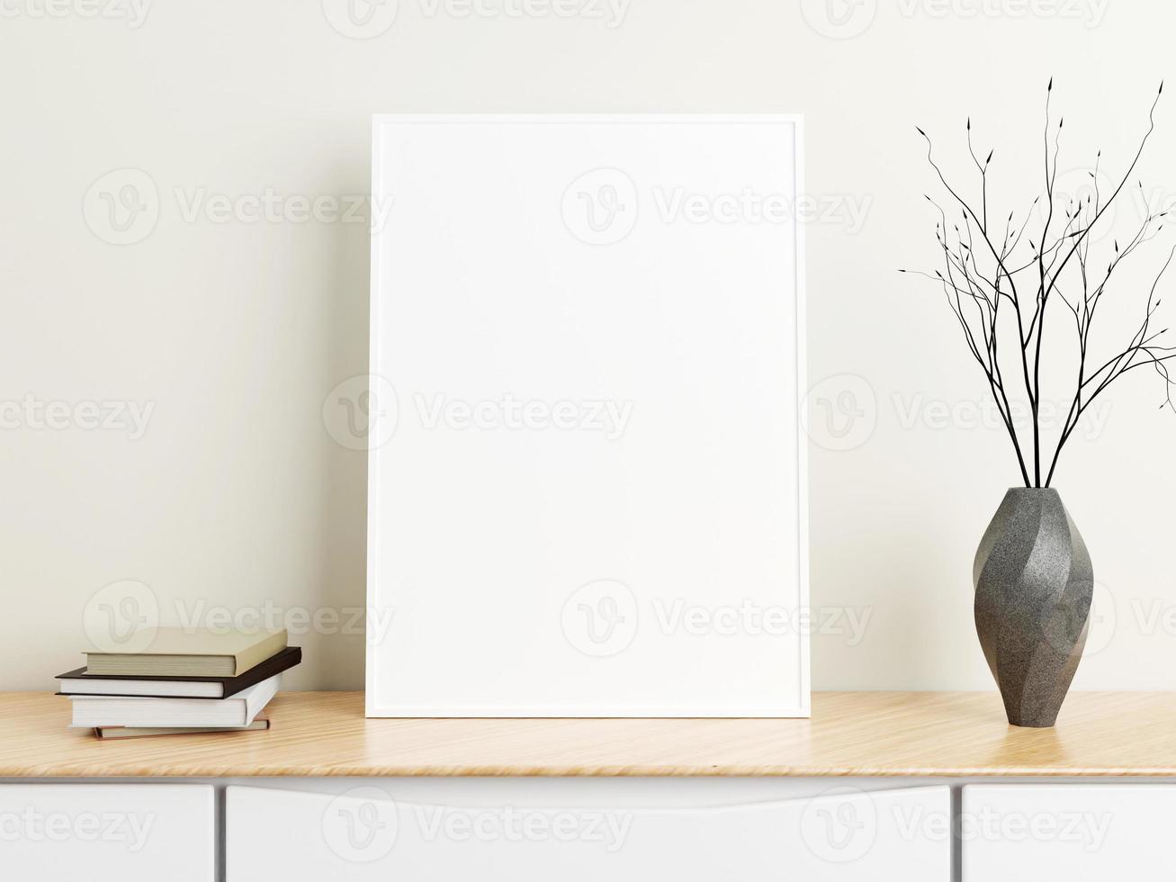poster bianco verticale minimalista o mockup di cornice per foto su tavolo di legno con libri e vaso in una stanza. rendering 3D.