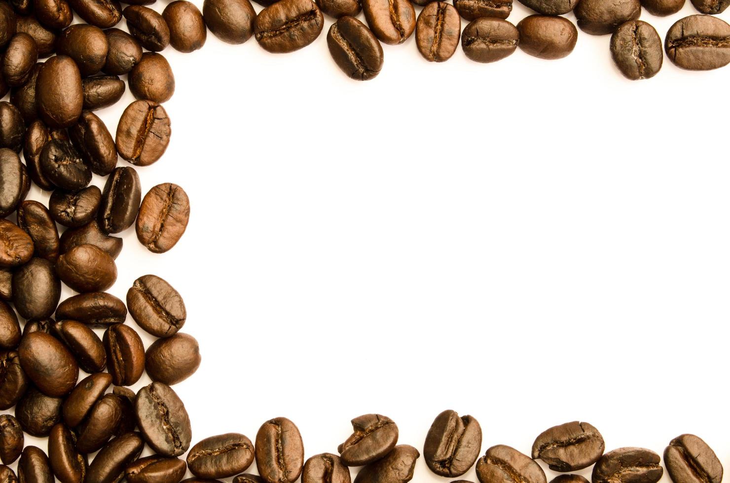 isotazione dei chicchi di caffè su sfondo bianco foto