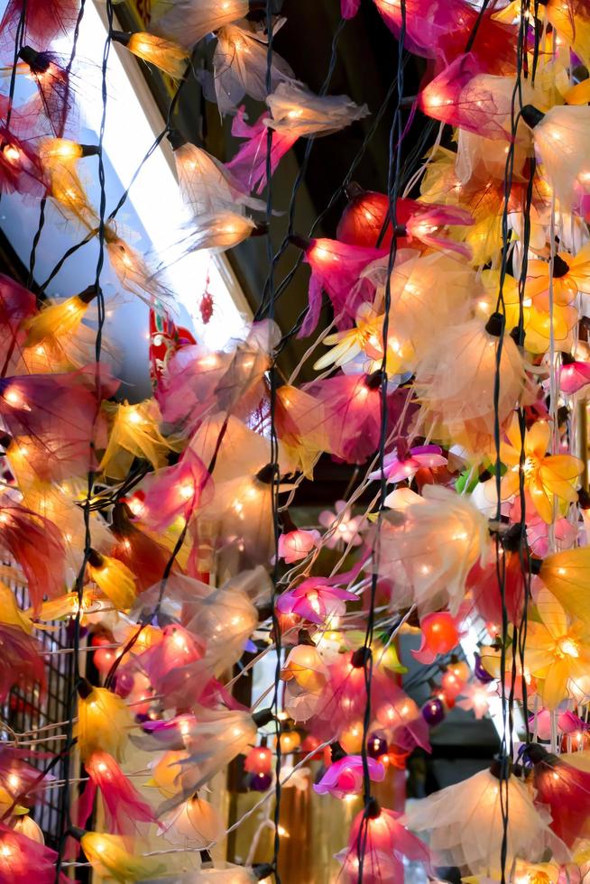 lampada a sfera e led sono colorati e leggeri foto