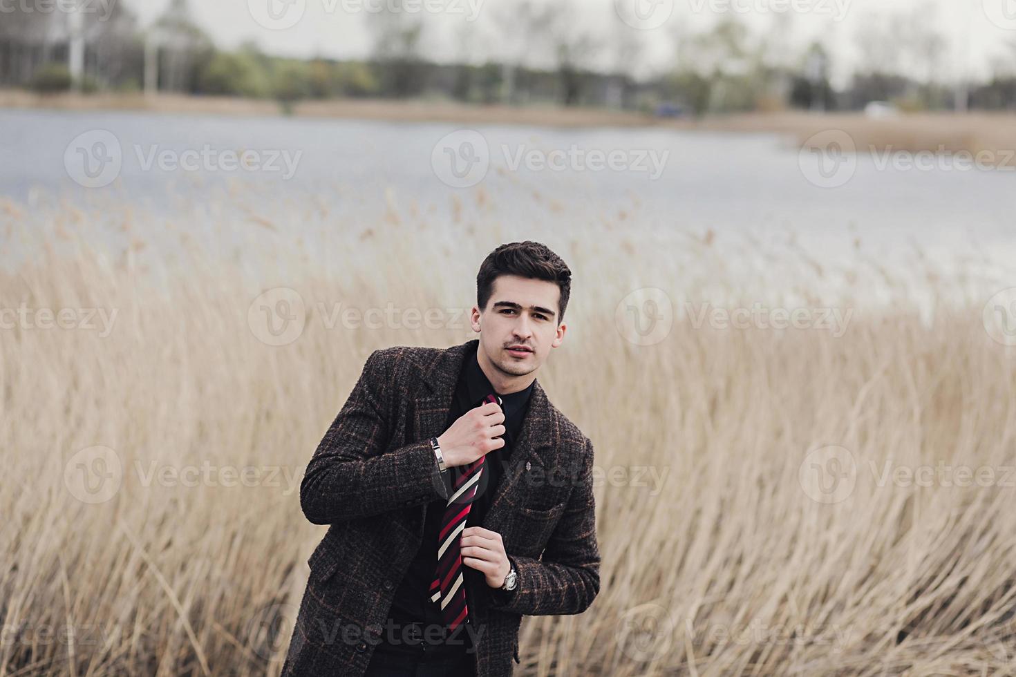 uomo in cappotto di moda foto