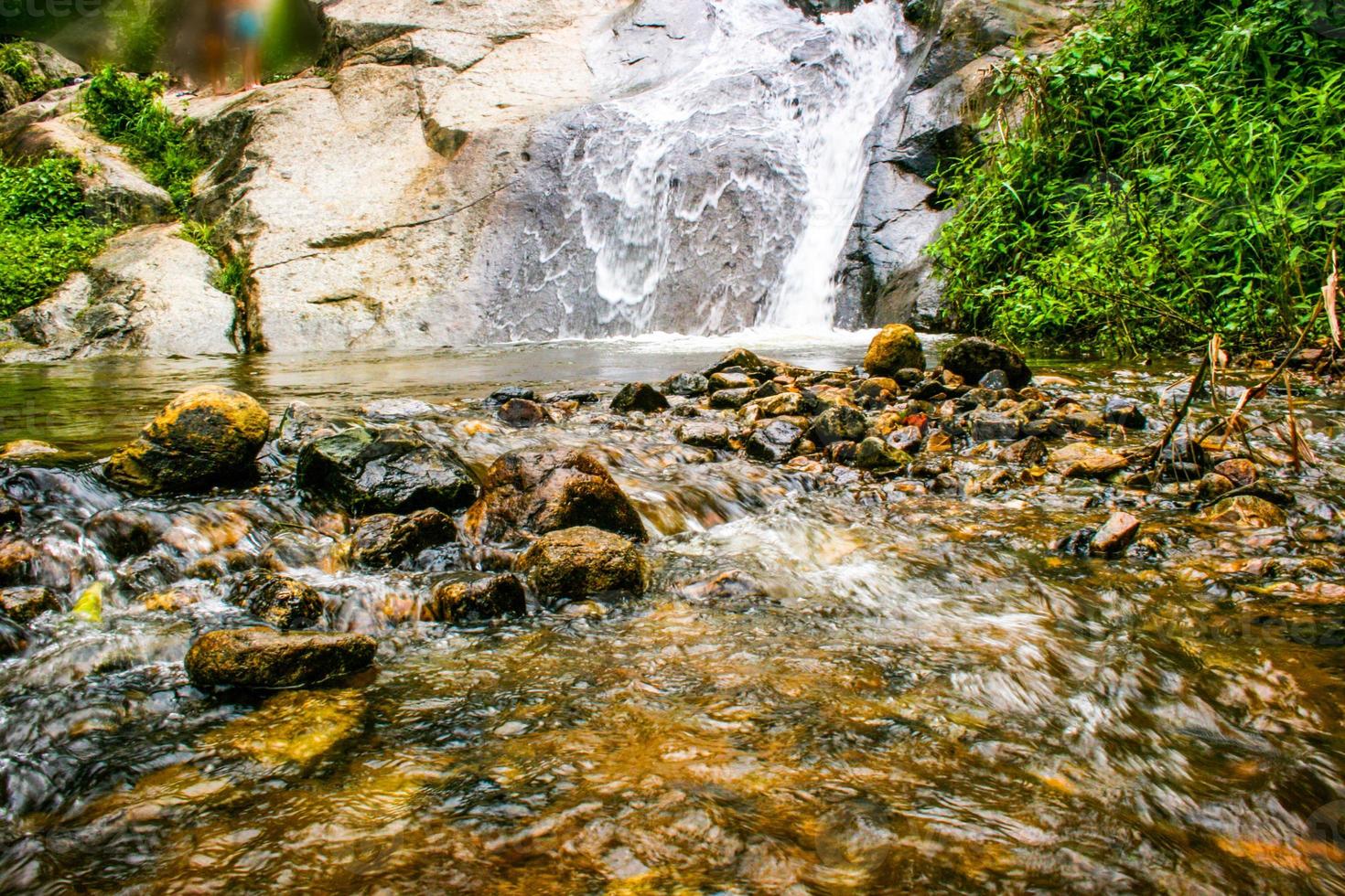 cascata bellissima natura nel nord della thailandia viaggio foto