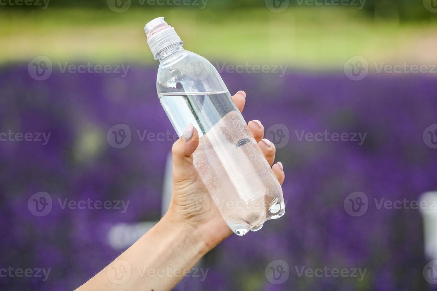 immagine della bottiglia d'acqua foto