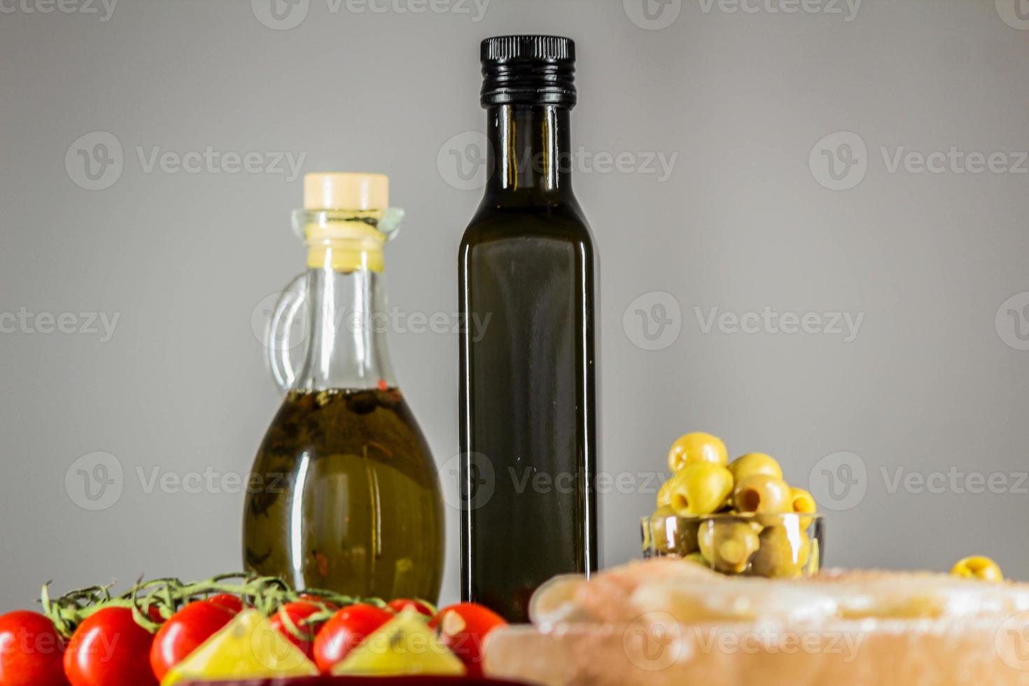 immagine bottiglia di olio d'oliva foto