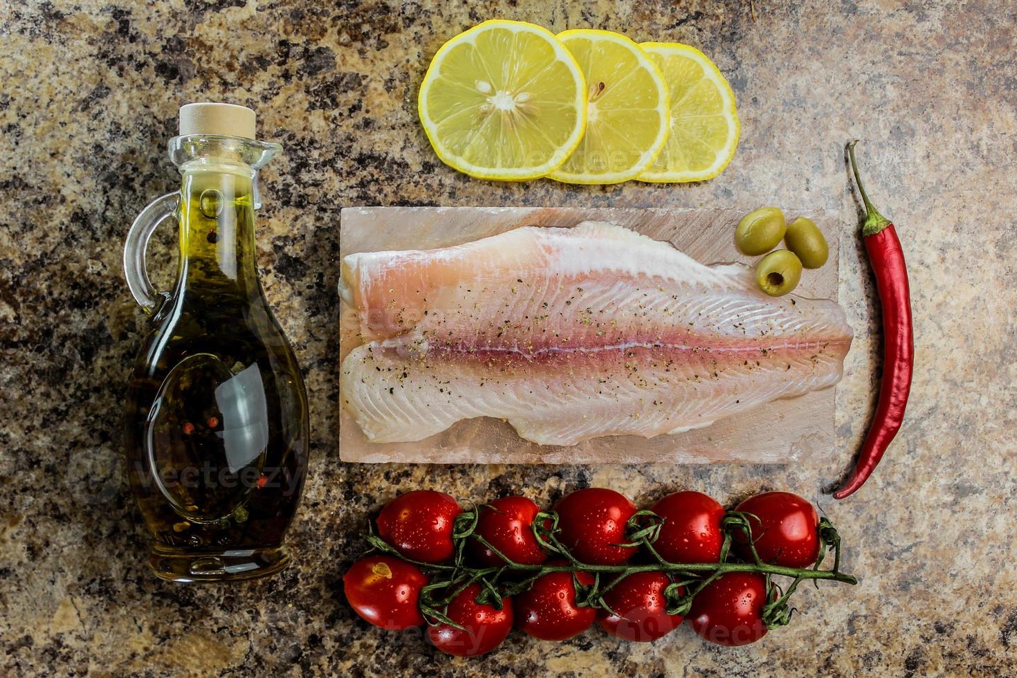 immagine bottiglia di olio d'oliva foto