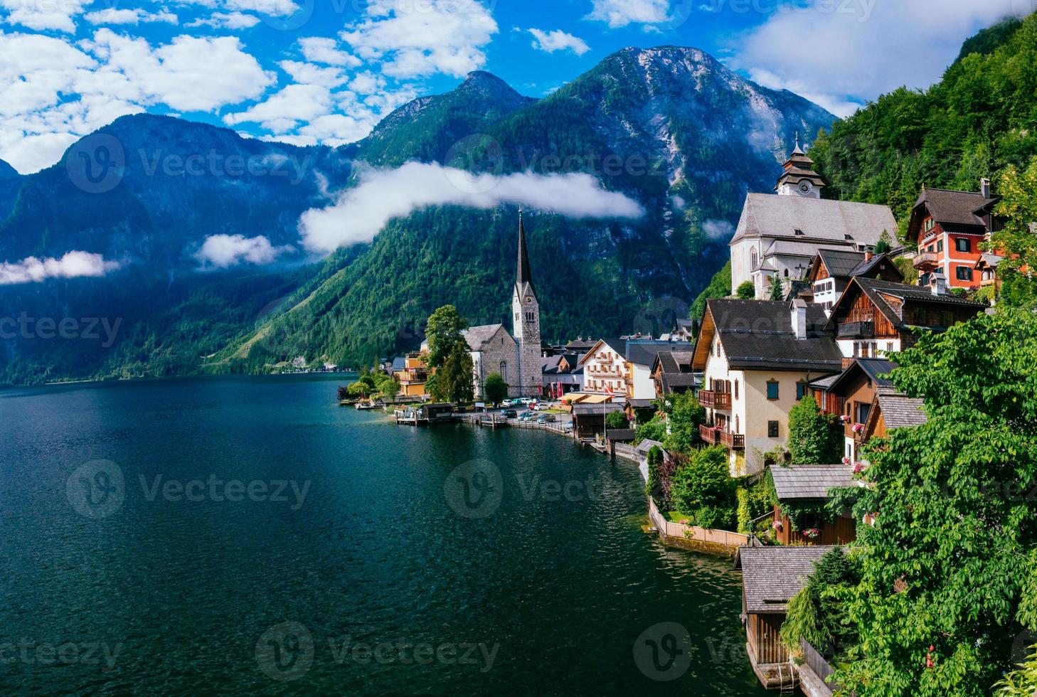 immagine del famoso villaggio alpino hallstatt foto