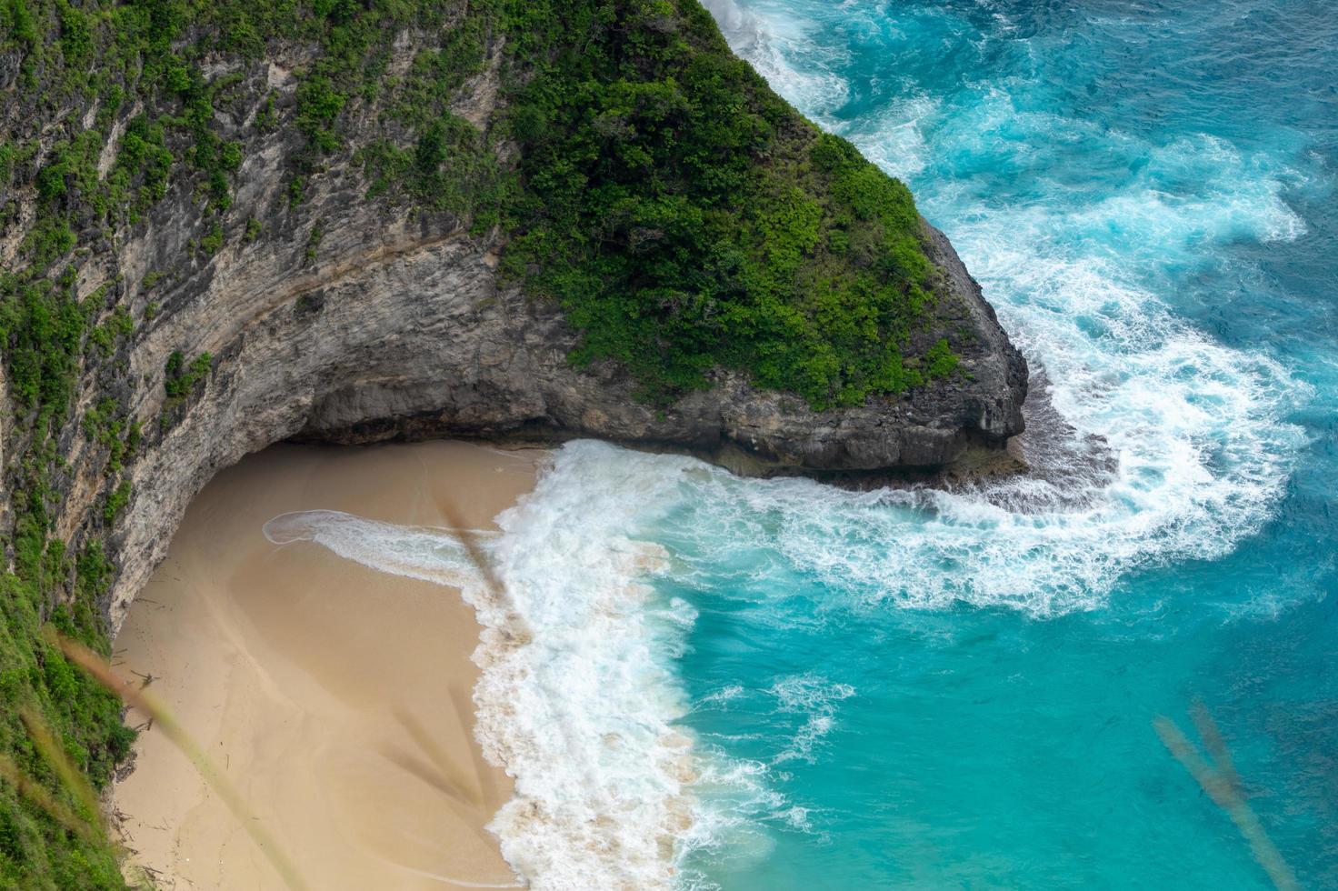 spiaggia di klungkung, isola di nusa penida foto