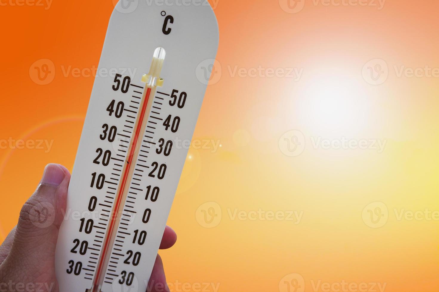 termometro con temperatura calda foto