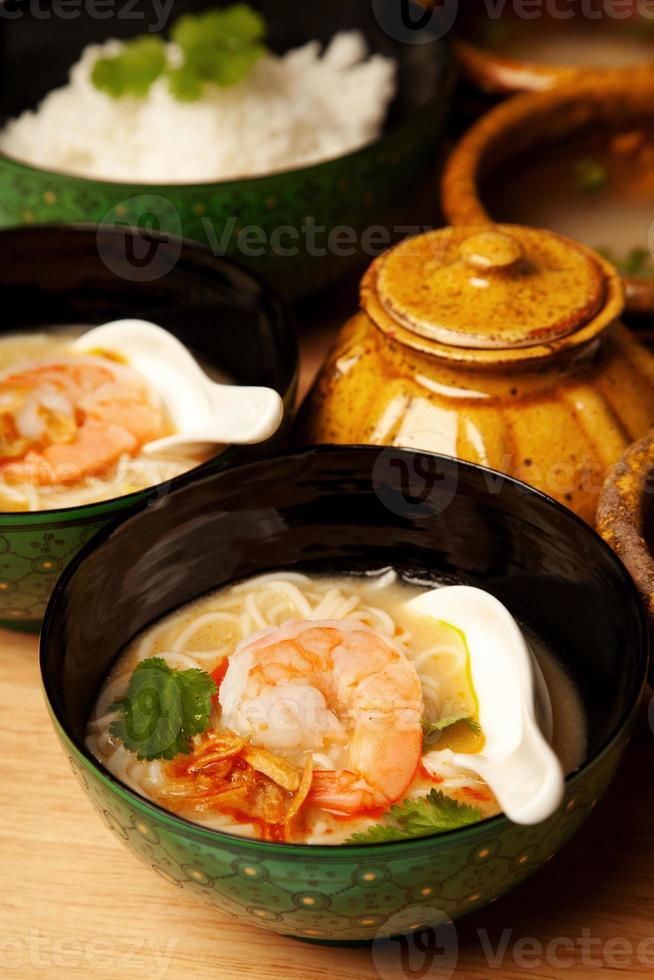 zuppa di noddle di cocco tailandese foto