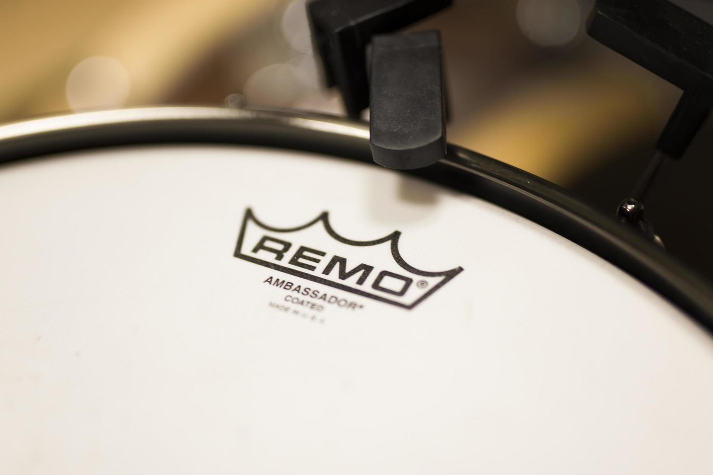 belgrado, serbia, 2018 - dettaglio del tamburo degli strumenti remo. remo inc. è un'azienda americana di strumenti a percussione, fondata nel 1957. foto