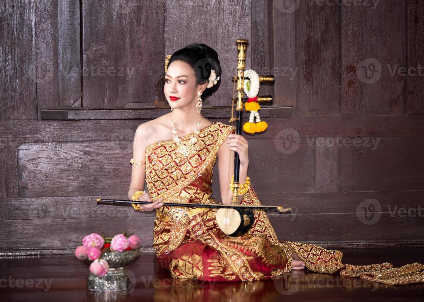 vestito in costume tailandese belle donne, costume in stile tailandese in tailandia foto