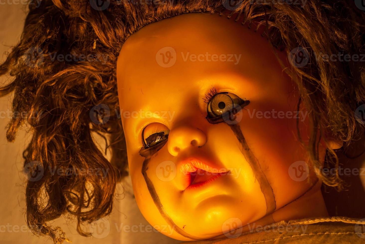 primo piano di bambola spaventosa foto