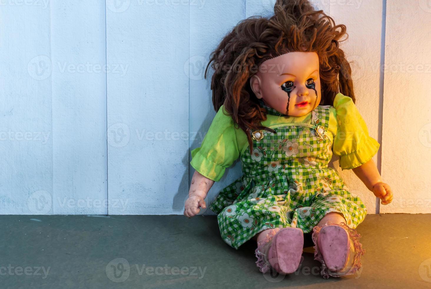 primo piano di bambola spaventosa foto