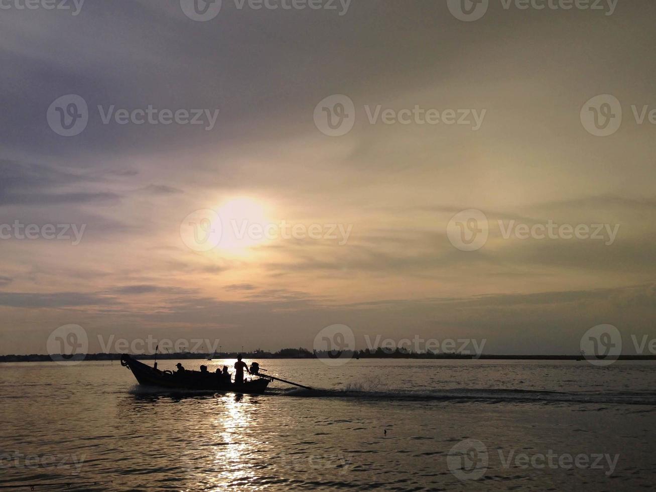 tramonto al mare tranquilla serale foto