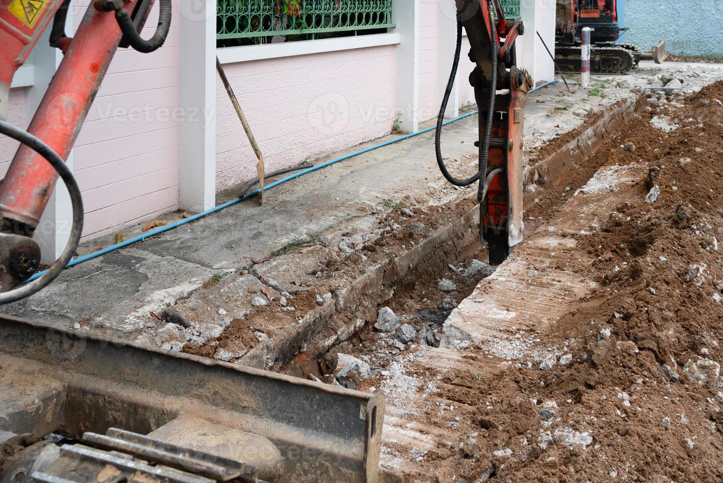 la strada era in costruzione per la conduttura dell'acqua foto