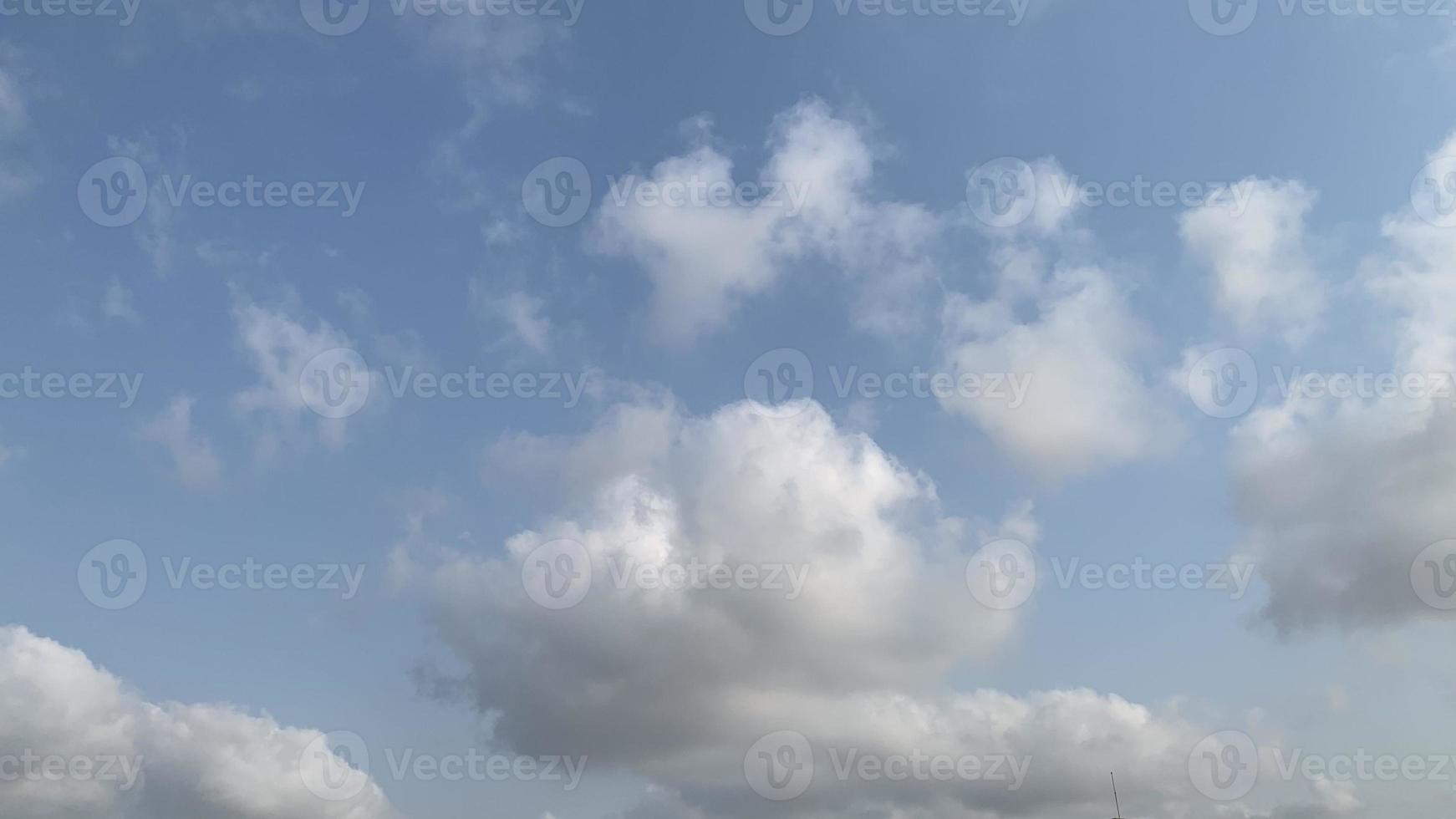 sfondo del cielo con nuvole, belle nuvole foto