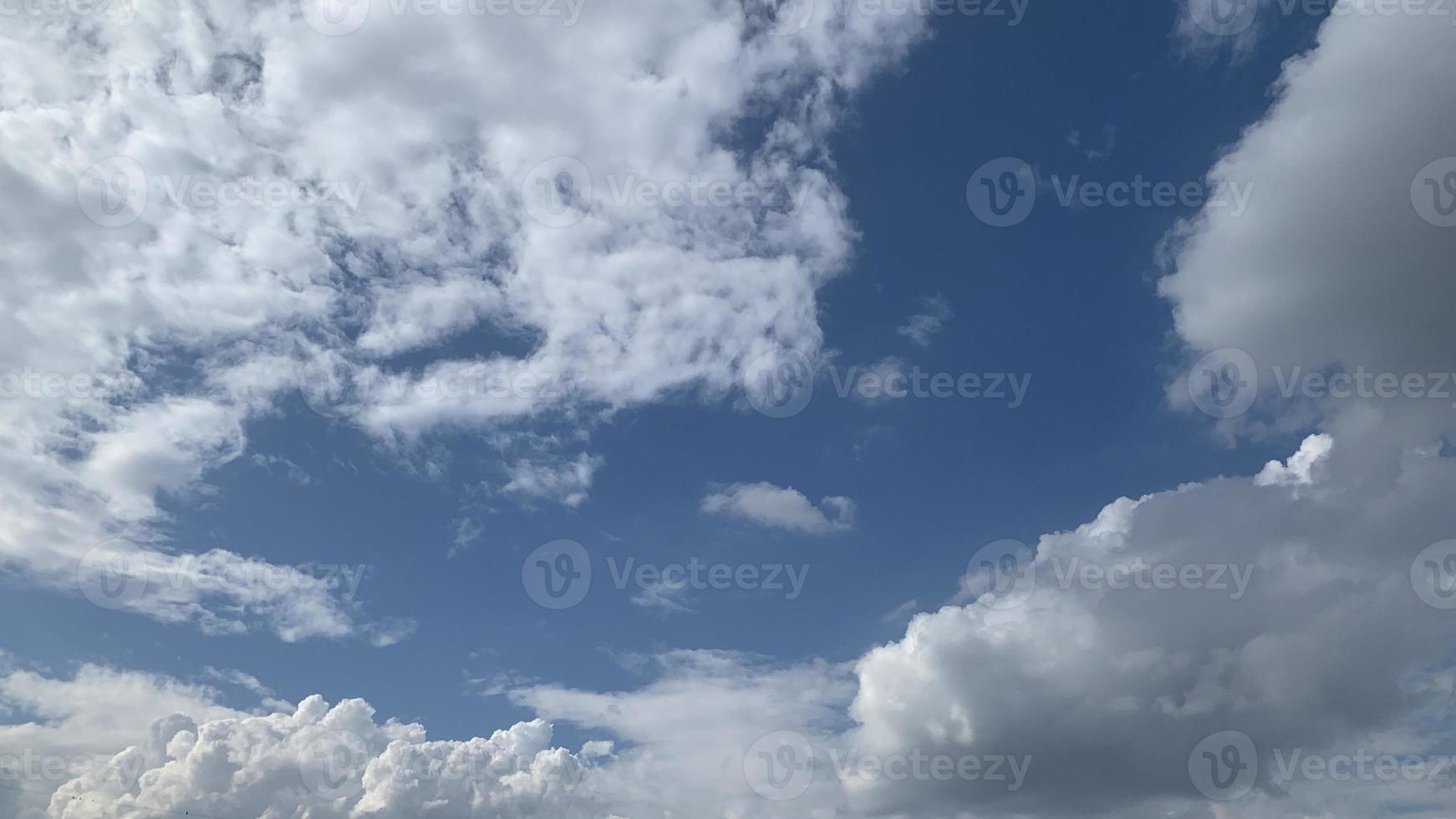 sfondo del cielo con nuvole, belle nuvole foto