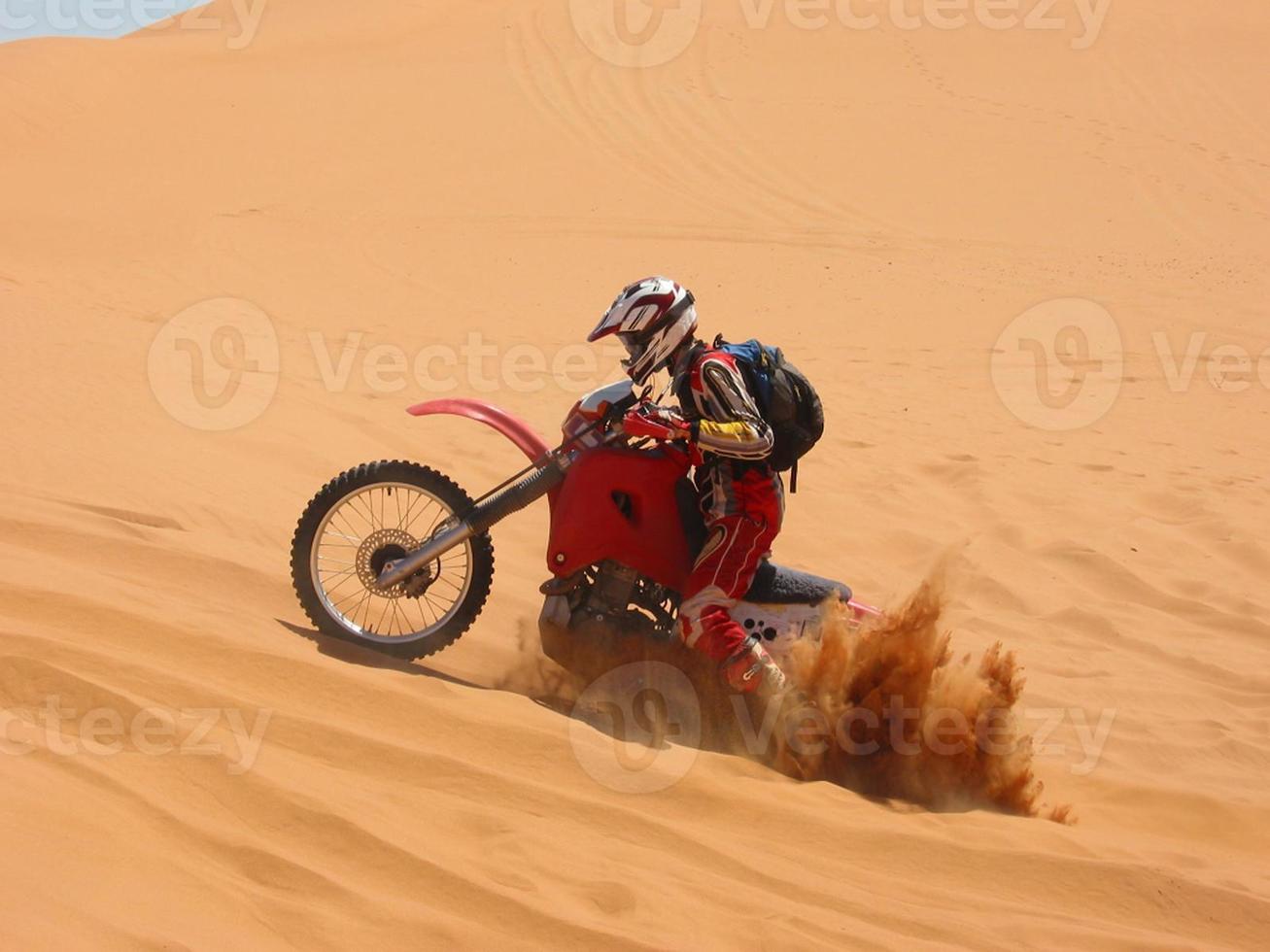 outback seppellire la moto foto
