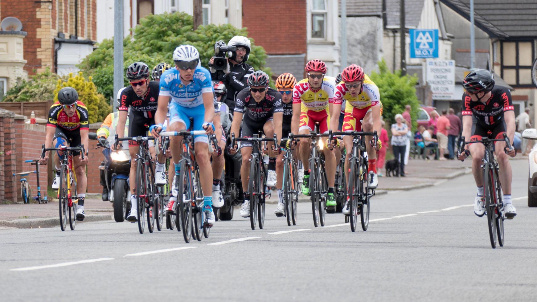 Cardiff, Galles, Regno Unito, 2015. i ciclisti che partecipano al velothon ciclismo evento foto