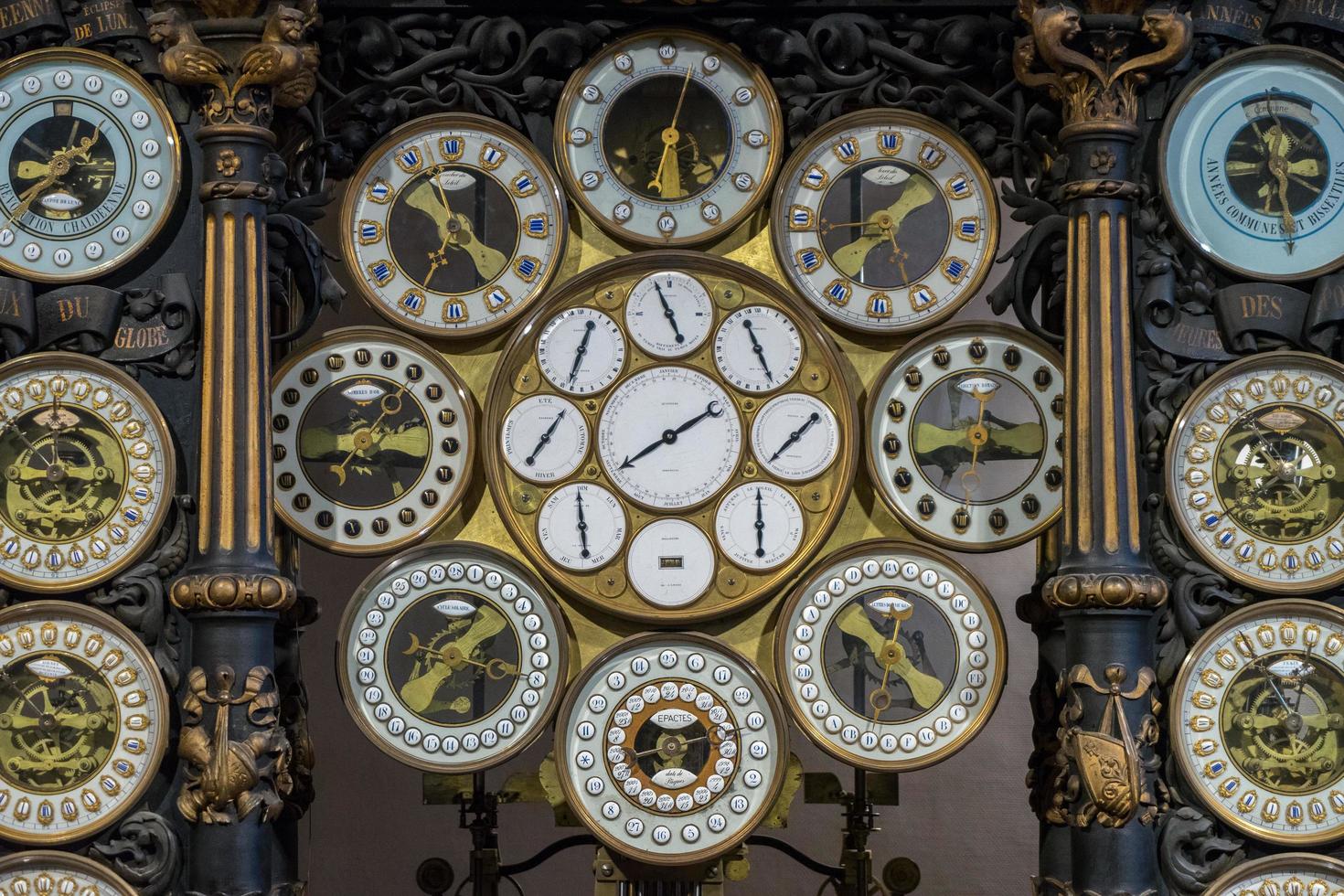 besançon, Francia, 2015. orologio astronomico nella cattedrale di st jean foto