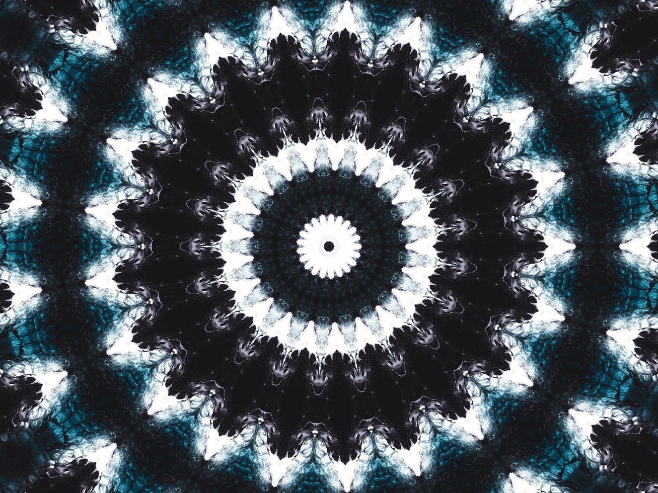 sfondo astratto di vibrazioni gotiche in colore blu scuro e nero. modello caleidoscopio. foto gratis.