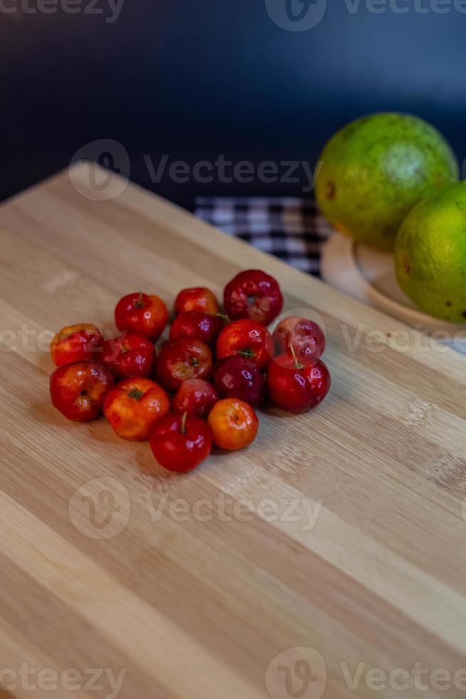 pomodoro frutta acerola foto