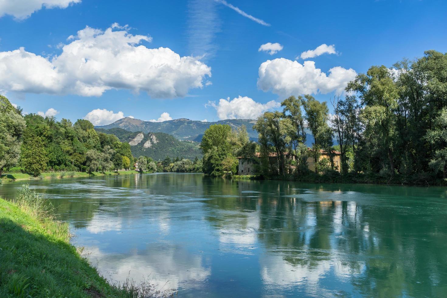 fiume adda a brivio lombardia italia foto