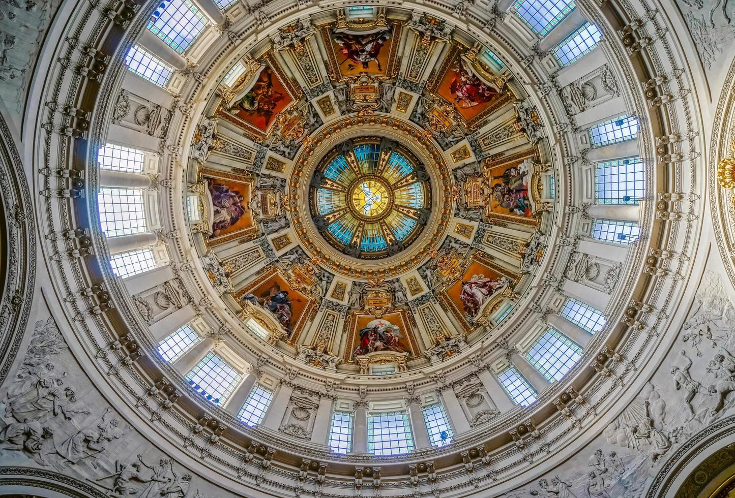 Berlino, Germania, 2014. dettaglio del soffitto della cattedrale foto