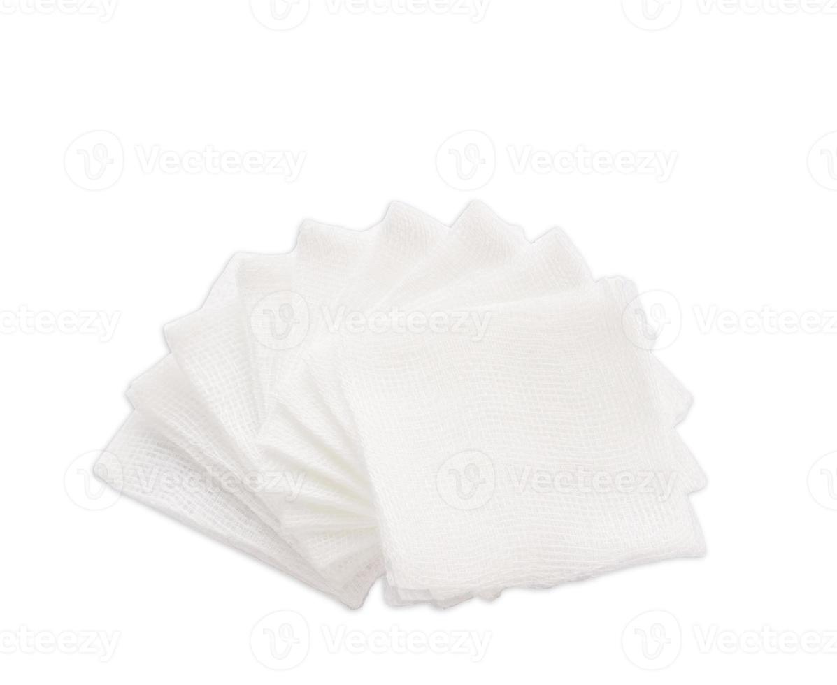 mucchio di garze pad su sfondo bianco isolato.jpg foto