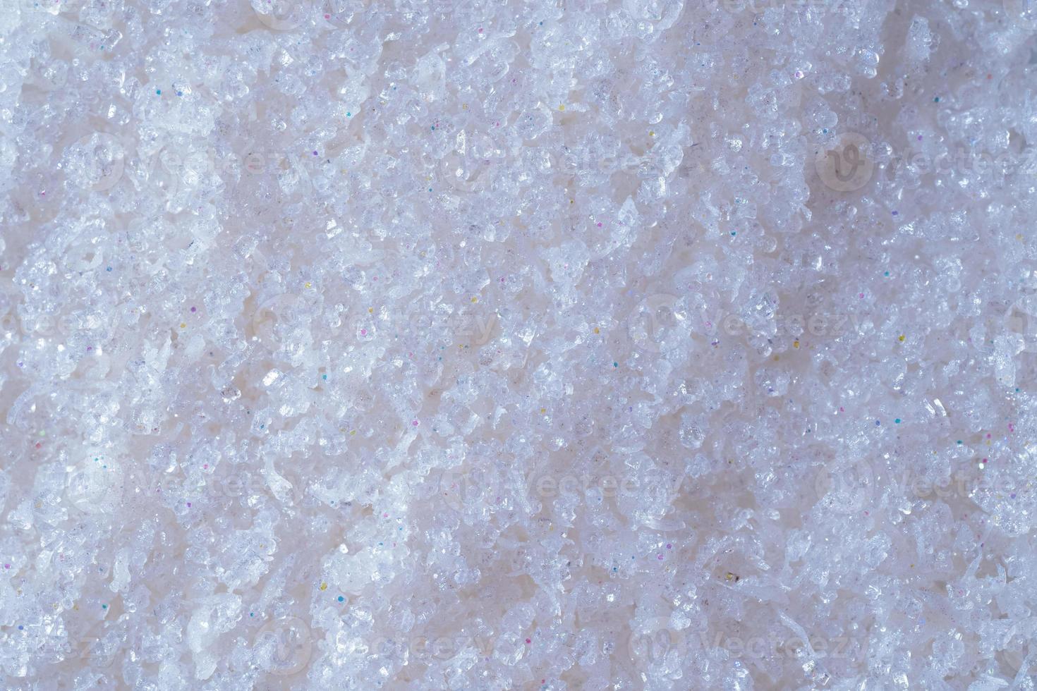cristalli bianchi con sfondo a scaglie olografiche foto