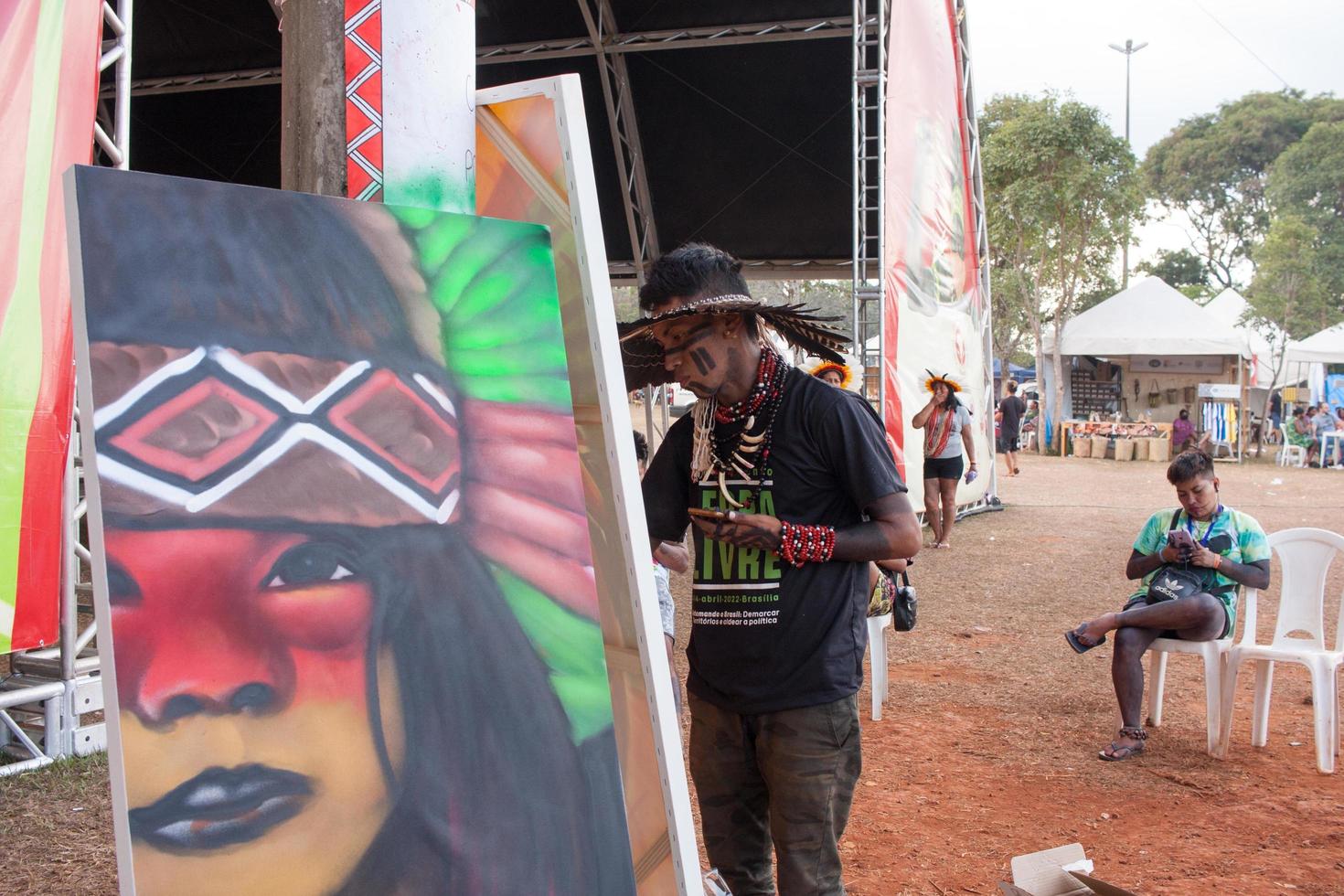 brasilia, df, brasile-12 aprile 2022 migliaia di indigeni provenienti da tutto il brasile scendono a brasilia, per l'annuale accampamento di terra libera o acampamento terra livre. foto