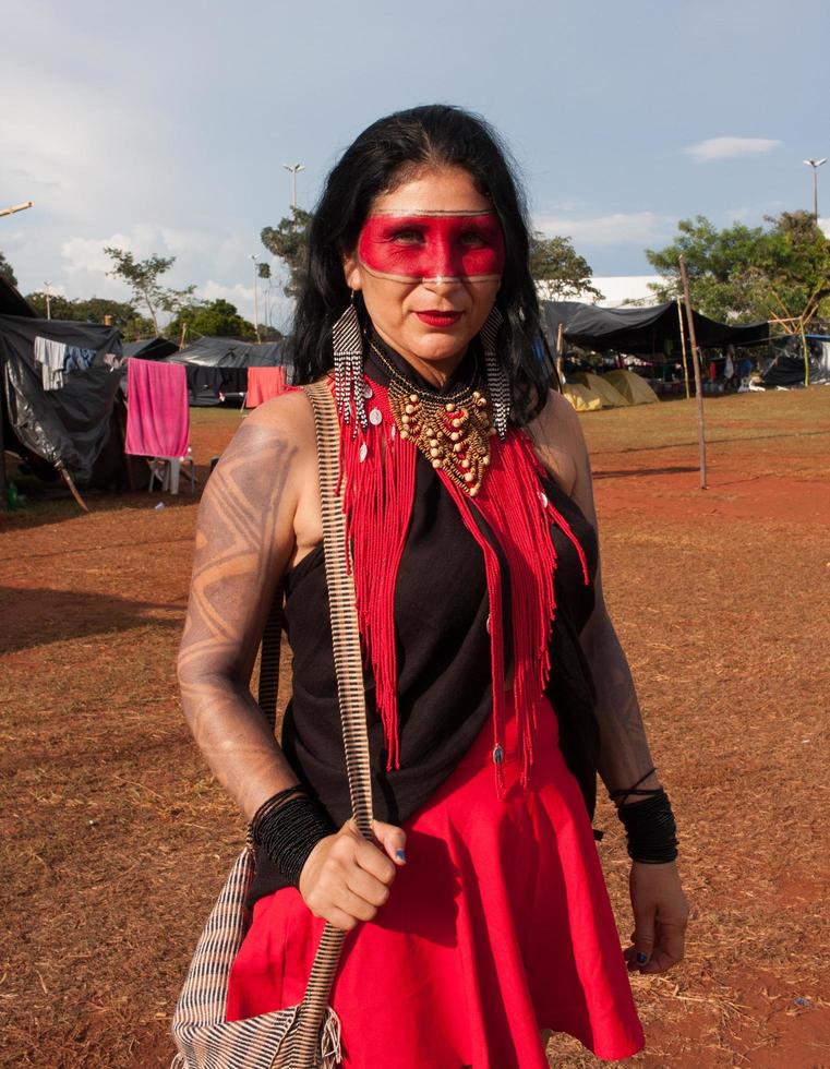 brasilia, df, brasile-13 aprile 2022 indains indigeni provenienti da tutto il brasile, si riuniscono a brasilia, per l'annuale accampamento di terra libera o acampamento terra livre. foto