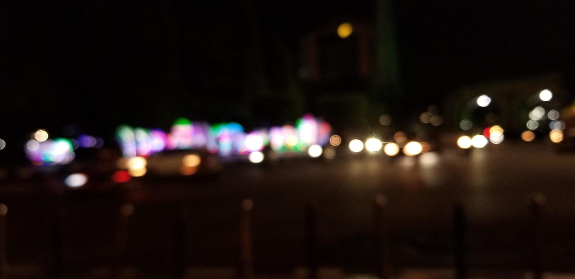 luce bokeh sfocata di notte foto