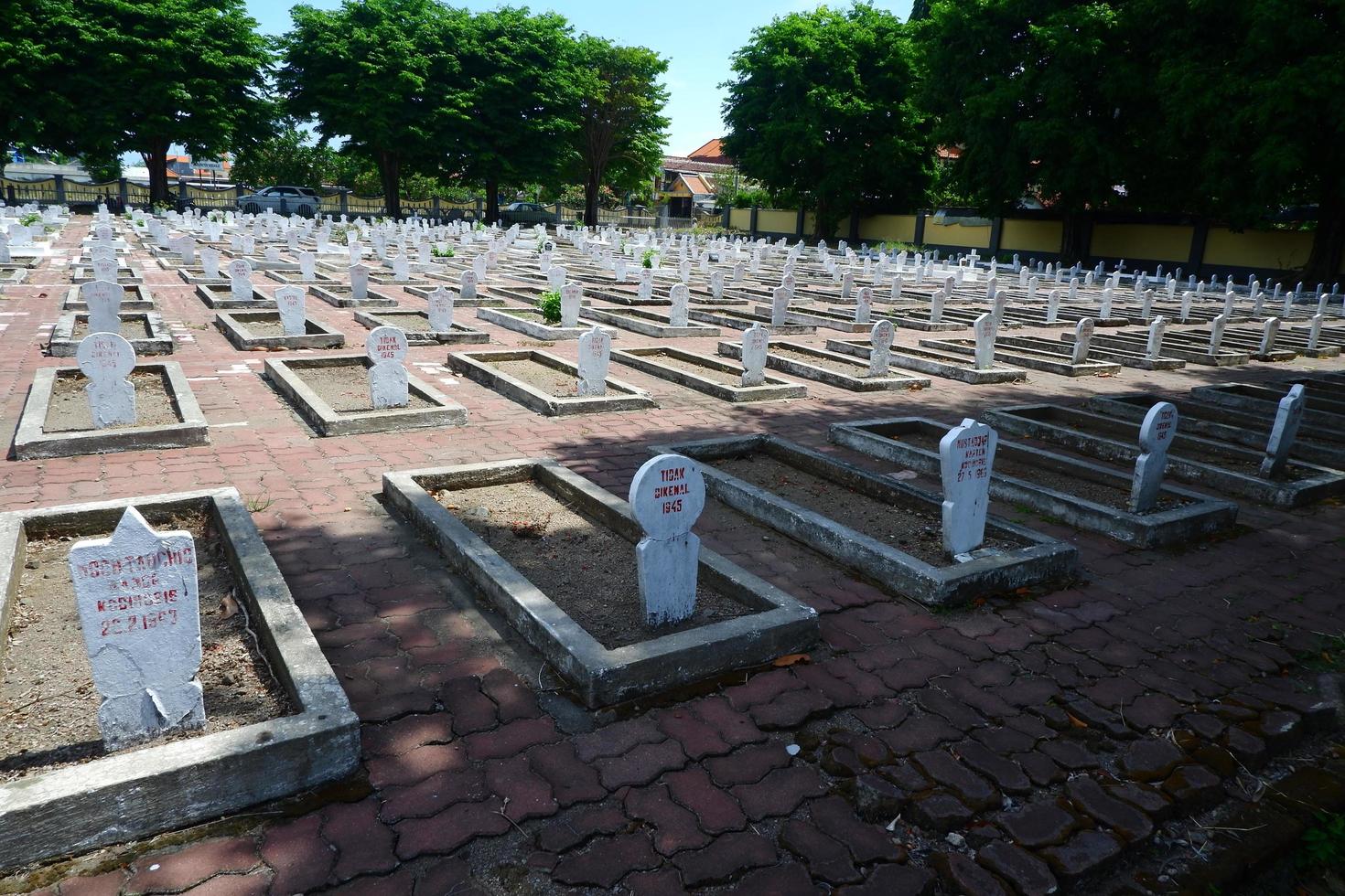 foto del cimitero bianco degli eroi indonesiani