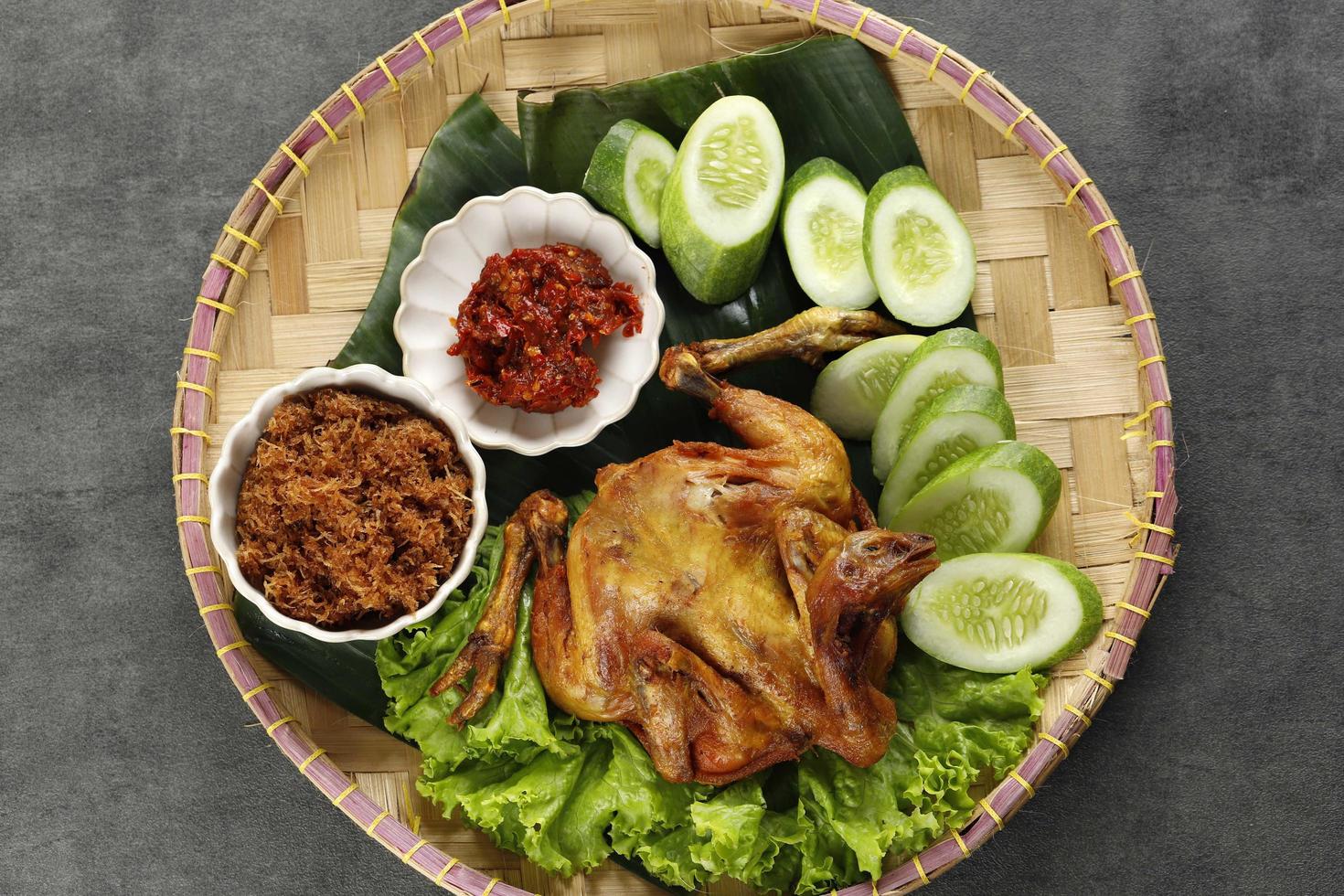 ayam goreng serundeng foto