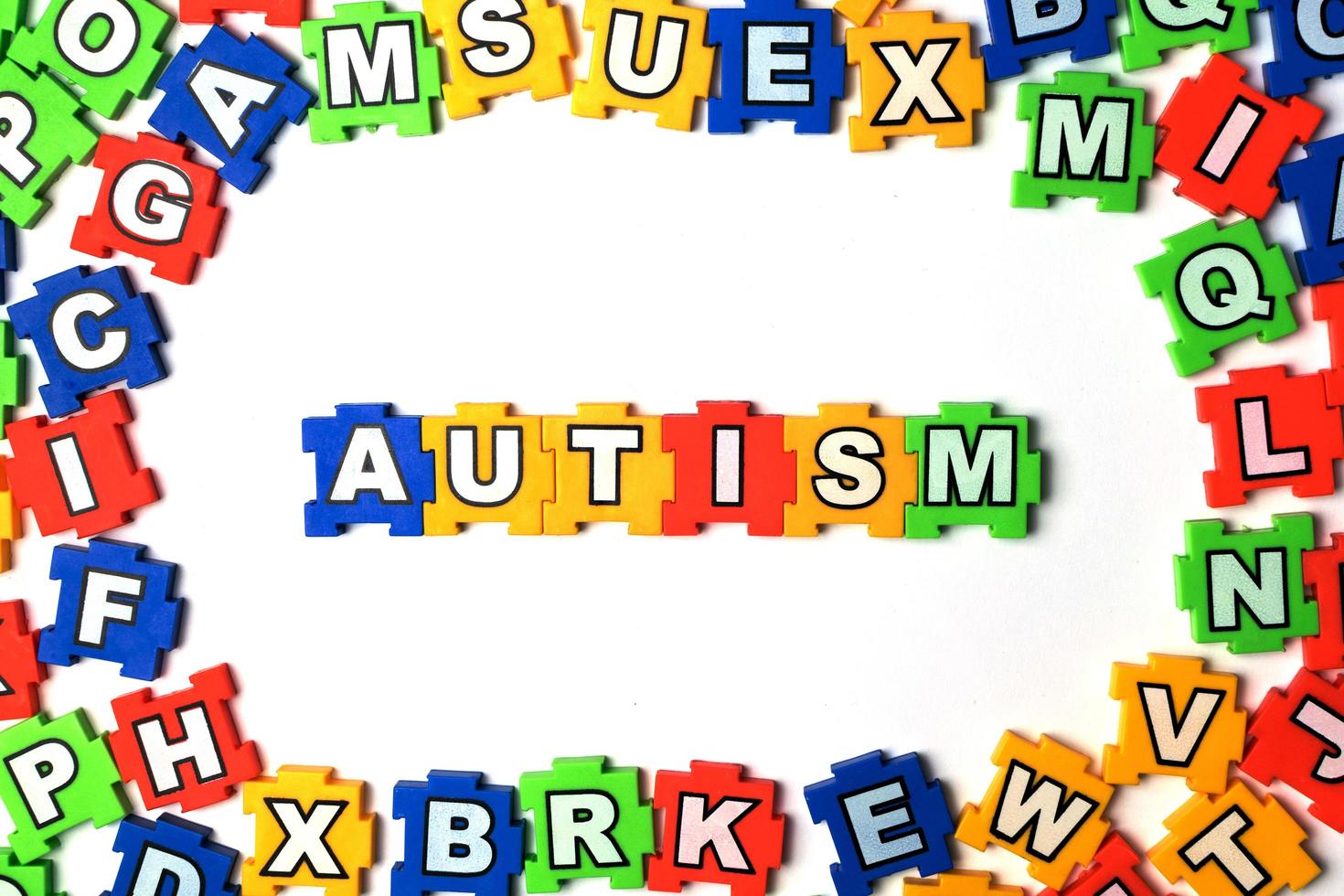 puzzle autismo su sfondo bianco foto