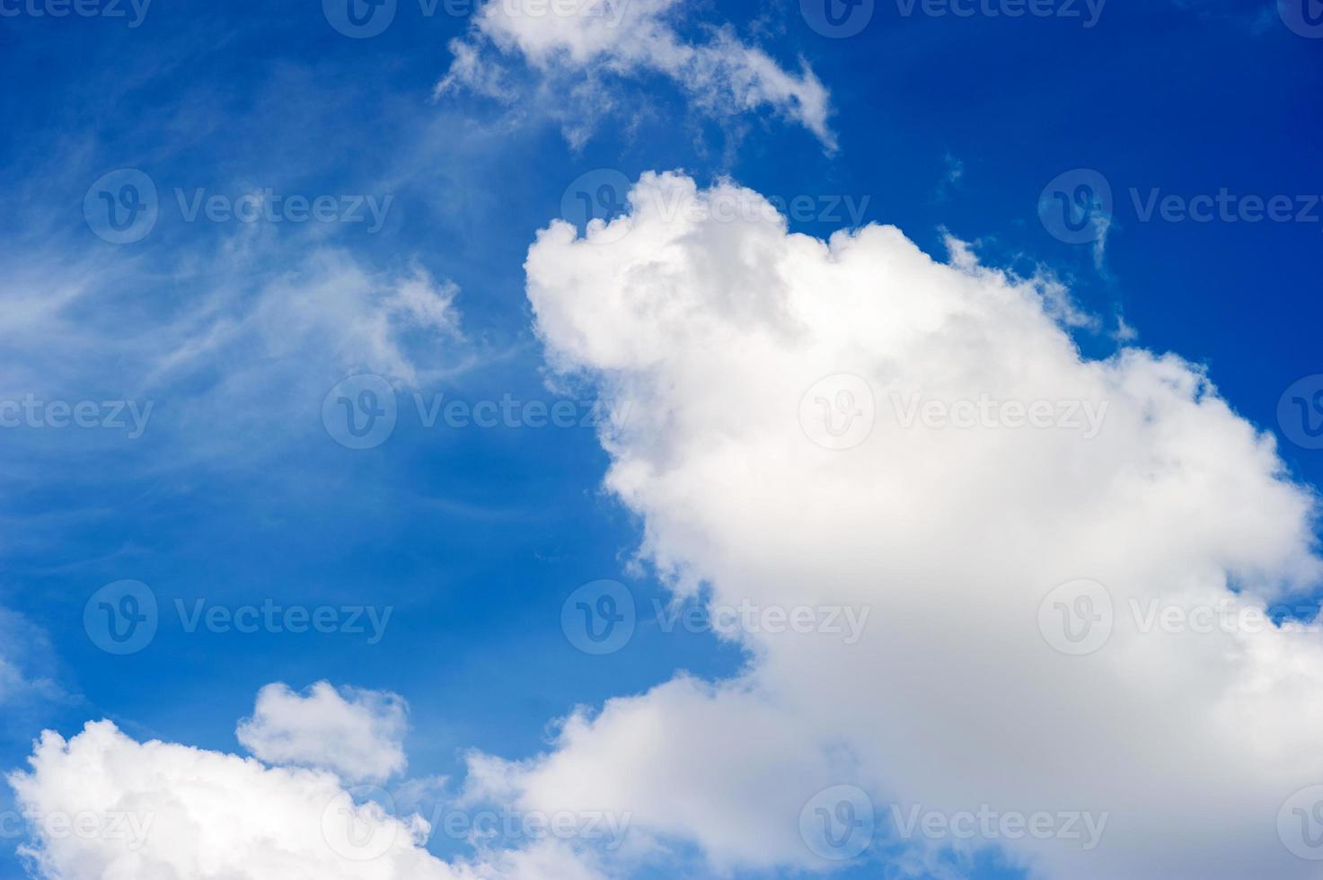 bel cielo e nuvole in inverno foto